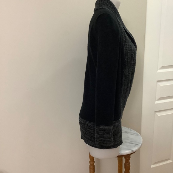 Venus Classic Sweater Medium - Picture 4 of 12